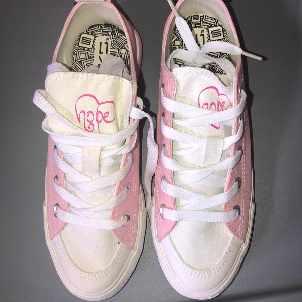 Skicks Breast Cancer awareness sneakers